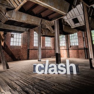 Clash presenteert